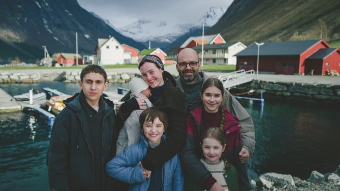 Portada de Cristian Mungiu convence y apunta a la Palma de Oro en Cannes 2026 con "Fjord"